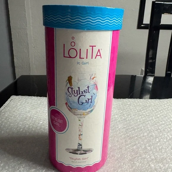 Lolita "Stylist Girl" hand-painted wine glass - Picture 9 of 9